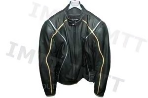 The sleeves of the motorcyclist's jacket should fit: