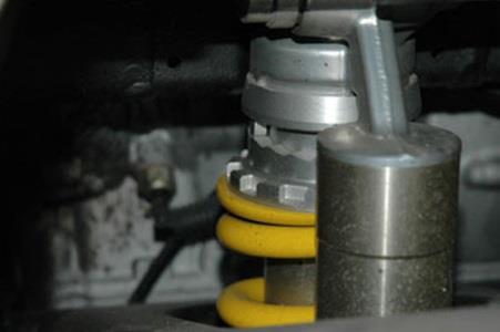 On motorcycles with a rear monoshock (single suspension unit), can the spring preload normally be adjusted?